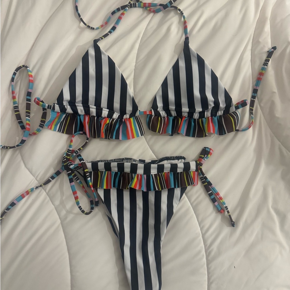 SHEIN Multicolor Striped Bikini Set